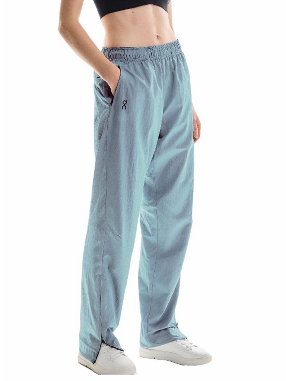 On Running Women’s Court Tennis Pants NWT size Medium in Geyser Iridescent‎